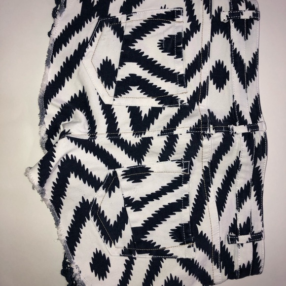 Short Shorts - Picture 2 of 3